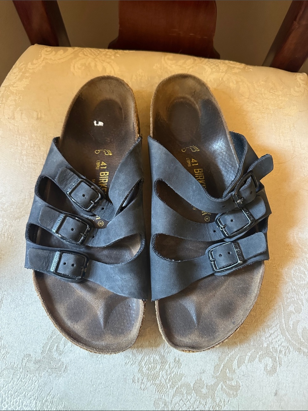Birkenstock black leather Florida sandals w/3 buckles, lots of life left